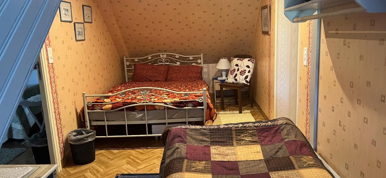 Double & Family Rooms In Tranquility In Blue Saint-Mars-sur-la-Futaie Buitenkant foto